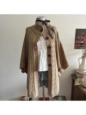 Brown knit button caplet